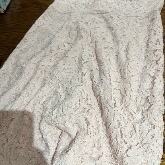 Lace dress - Picture 3 of 4